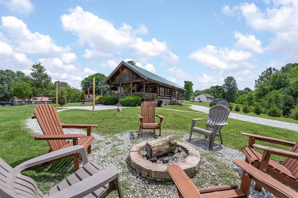 Rustic Cabin, Dock, Firepit, Kayaks & Games Winchester Exterior photo