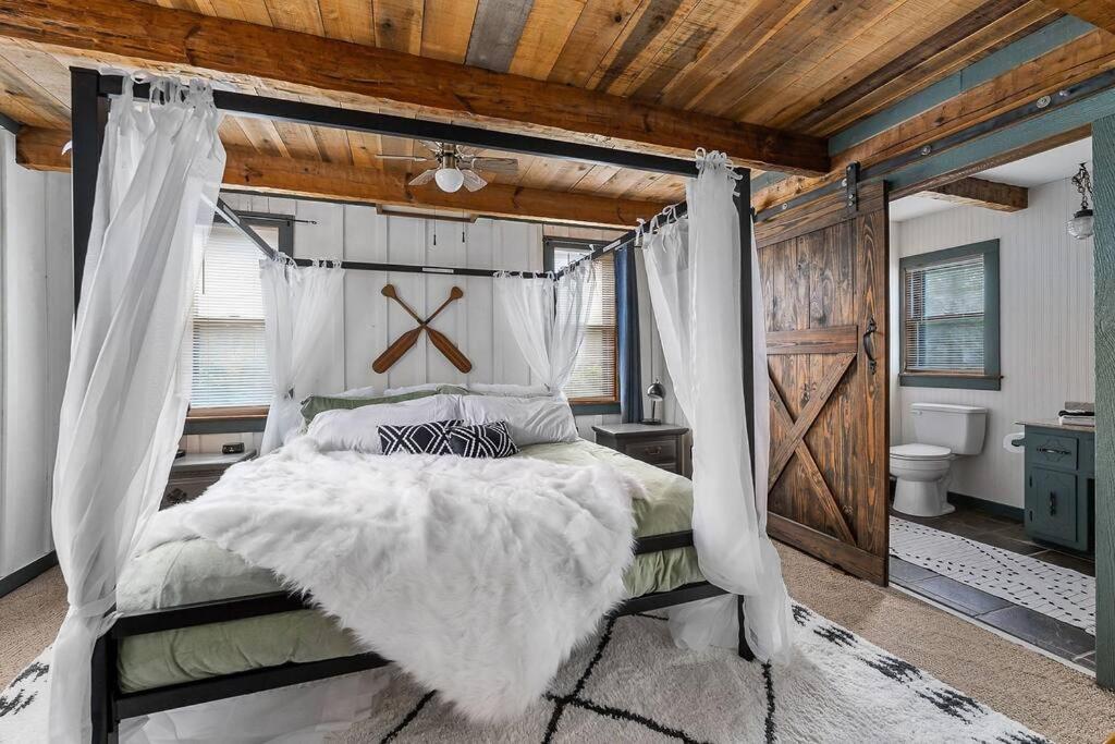 Rustic Cabin, Dock, Firepit, Kayaks & Games Winchester Exterior photo