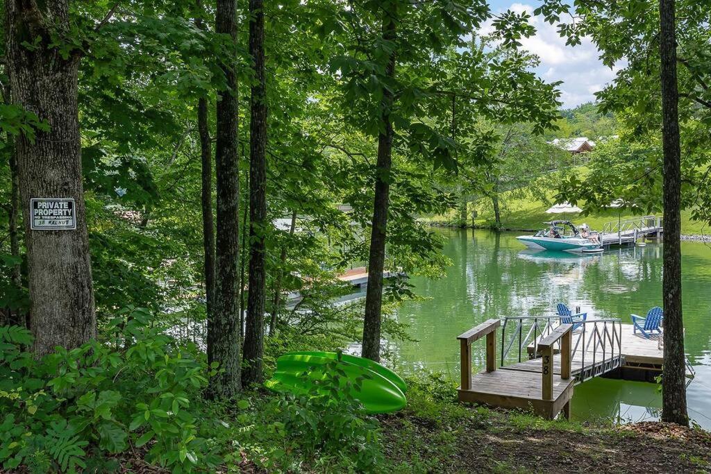Rustic Cabin, Dock, Firepit, Kayaks & Games Winchester Exterior photo